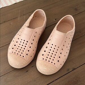 Native kids Blush Pink Slip-On Sneakers